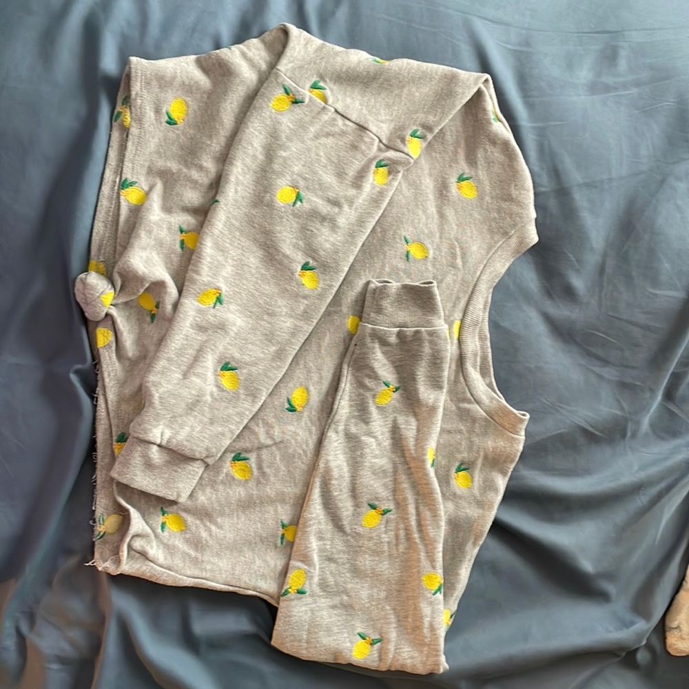 Cropped lemon crew neck